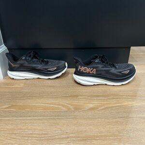 HOKA One One Clifton 9 women’s size 8 wide
